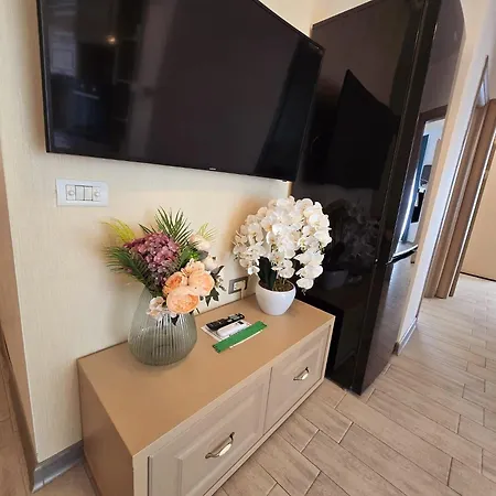 شقة Luxury Front Seaview 3 Alezzi - Pool & Năvodari